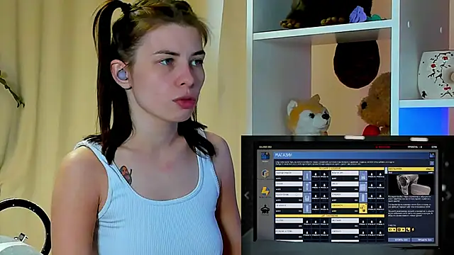 Snapshot of callmetori chatting on 12/18/24, 08:53 callmetori online show from 12/18/24, 08:53