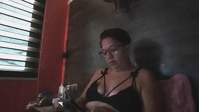 Snapshot of TRISH_MILF chatting on 01/03/25, 10:41 TRISH MILF online show from 01/03/25, 10:41