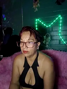 Snapshot of TRISH_MILF chatting on 03/20/25, 01:02 TRISH MILF online show from 03/20/25, 01:02