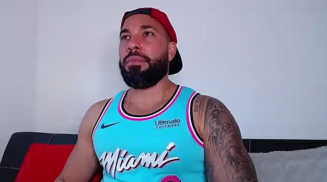 Snapshot of roman_muscle chatting on 12/05/24, 08:55 roman muscle online show from 12/05/24, 08:55