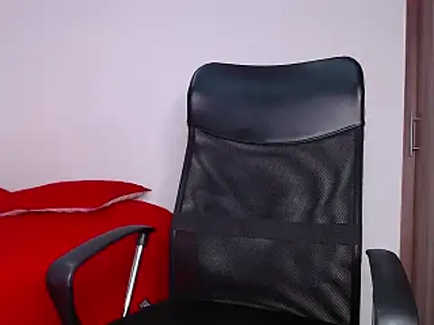 Snapshot of roman_muscle chatting on 02/07/25, 06:56 roman muscle online show from 02/07/25, 06:56