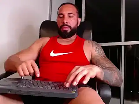 Snapshot of roman_muscle chatting on 02/21/25, 03:56 roman muscle online show from 02/21/25, 03:56