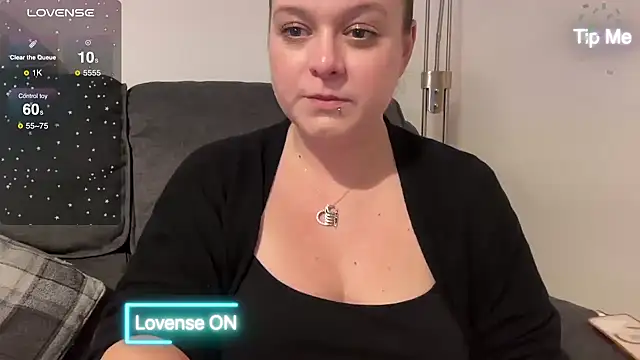 Snapshot of NaughtyWifeUK chatting on 12/04/24, 10:19 NaughtyWifeUK online show from 12/04/24, 10:19