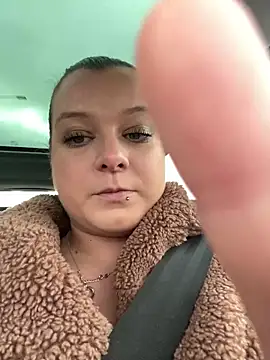 Snapshot of NaughtyWifeUK chatting on 12/18/24, 12:07 NaughtyWifeUK online show from 12/18/24, 12:07