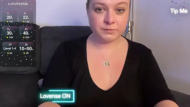 Snapshot of NaughtyWifeUK chatting on 12/21/24, 11:45 NaughtyWifeUK online show from 12/21/24, 11:45