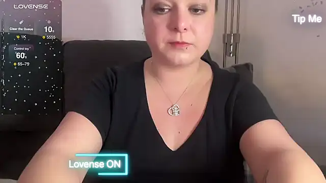 Snapshot of NaughtyWifeUK chatting on 02/08/25, 11:24 NaughtyWifeUK online show from 02/08/25, 11:24