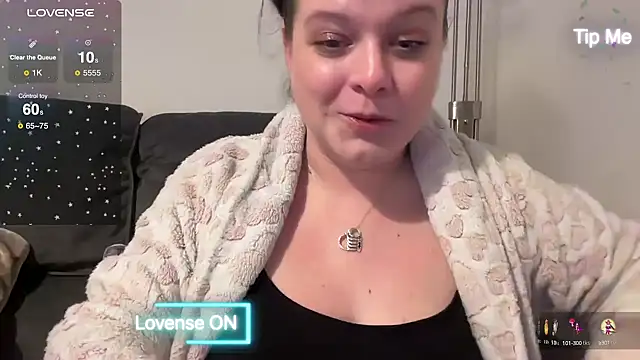 Snapshot of NaughtyWifeUK chatting on 02/24/25, 11:52 NaughtyWifeUK online show from 02/24/25, 11:52