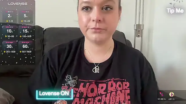 Snapshot of NaughtyWifeUK chatting on 02/27/25, 02:43 NaughtyWifeUK online show from 02/27/25, 02:43