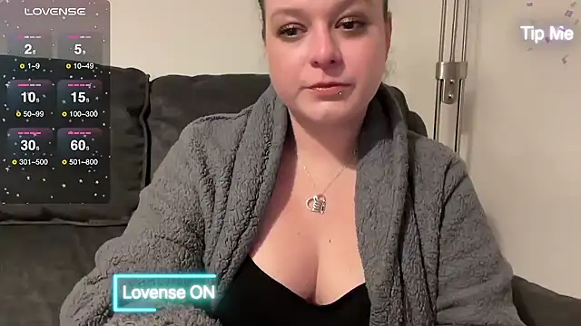 Snapshot of NaughtyWifeUK chatting on 02/28/25, 11:23 NaughtyWifeUK online show from 02/28/25, 11:23