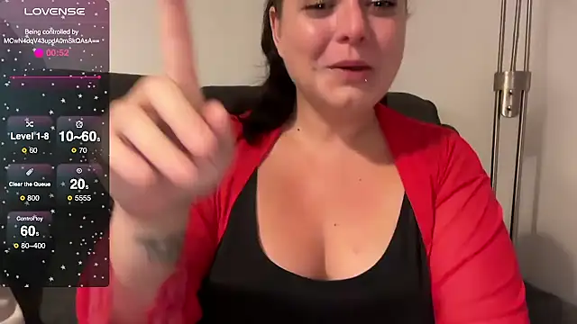 Snapshot of NaughtyWifeUK chatting on 09/21/25, 01:18 NaughtyWifeUK online show from 09/21/25, 01:18