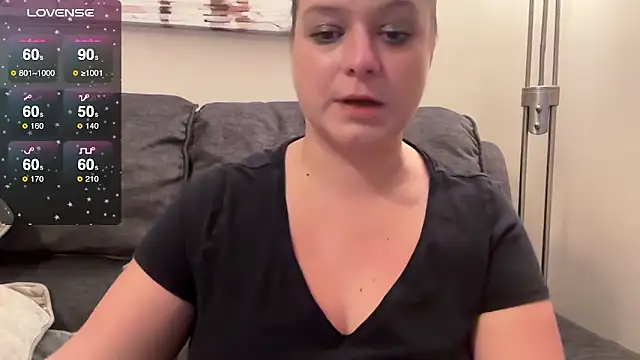 Snapshot of NaughtyWifeUK chatting on 10/11/25, 12:21 NaughtyWifeUK online show from 10/11/25, 12:21