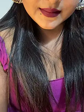 Ayesha mahi online show from 10/13/25, 10:37