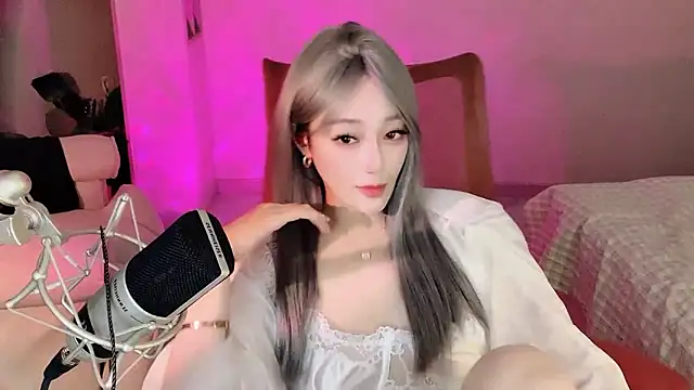 Daisy-77 online show from 10/20/25, 01:44