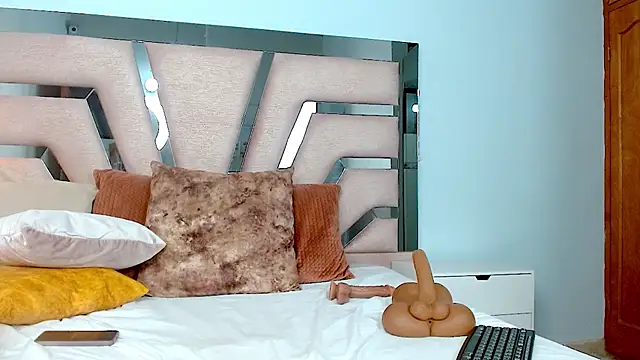 Snapshot of cintia_hills chatting on 01/09/25, 10:20 cintia hills online show from 01/09/25, 10:20