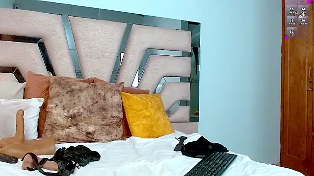 Snapshot of cintia_hills chatting on 01/29/25, 07:25 cintia hills online show from 01/29/25, 07:25