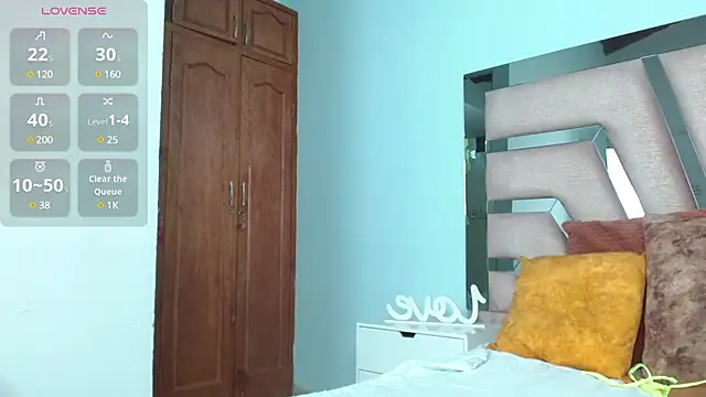 Snapshot of cintia_hills chatting on 03/13/25, 07:20 cintia hills online show from 03/13/25, 07:20