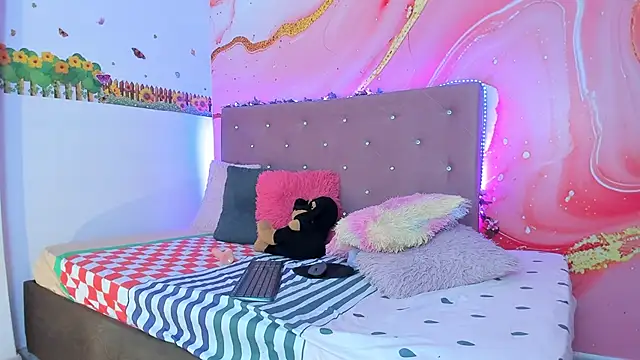 Snapshot of Daisy__rose chatting on 01/25/25, 02:14 Daisy rose online show from 01/25/25, 02:14