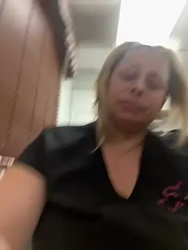 Snapshot of Hotslut187 chatting on 01/17/26, 03:06 Hotslut187 online show from 01/17/26, 03:06