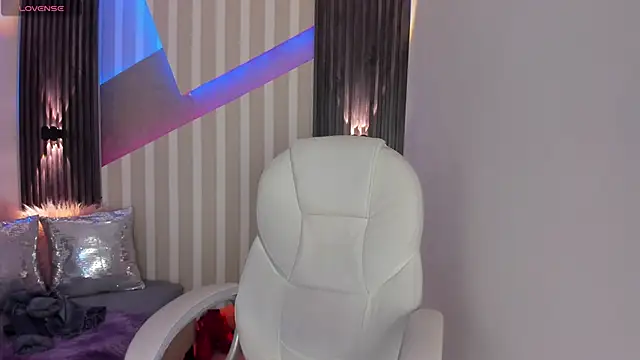 Snapshot of emily_layton chatting on 01/16/25, 02:30 emily layton online show from 01/16/25, 02:30