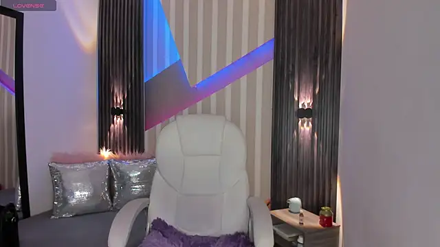 Snapshot of emily_layton chatting on 01/24/25, 03:55 emily layton online show from 01/24/25, 03:55
