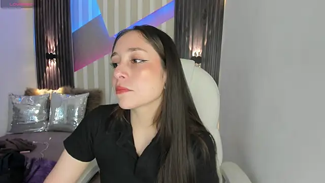 Snapshot of emily_layton chatting on 02/03/25, 02:24 emily layton online show from 02/03/25, 02:24