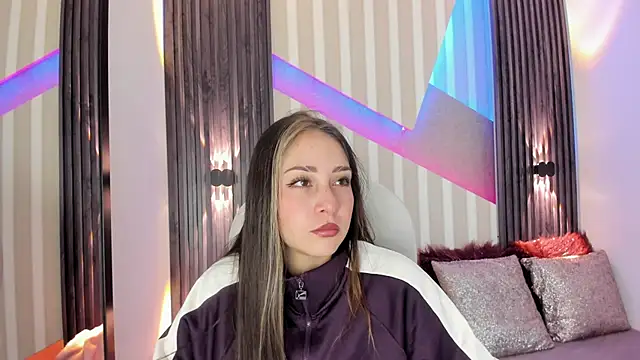 Snapshot of emily_layton chatting on 10/03/25, 02:14 emily layton online show from 10/03/25, 02:14