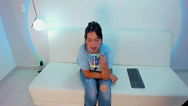 Ada Monroe10 online show from 12/05/25, 01:52