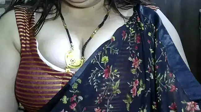 Snapshot of bhabhi_jaan11 chatting on 02/05/25, 12:49 bhabhi jaan11 online show from 02/05/25, 12:49
