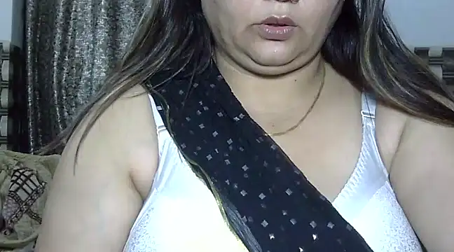 Snapshot of bhabhi_jaan11 chatting on 03/16/25, 06:01 bhabhi jaan11 online show from 03/16/25, 06:01