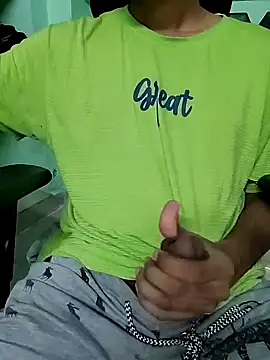 Snapshot of Smartboi007 chatting on 12/25/24, 07:24 Smartboi007 online show from 12/25/24, 07:24