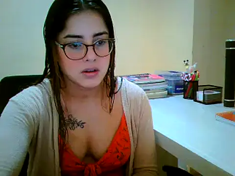 maliamiller online show from 09/28/25, 04:23