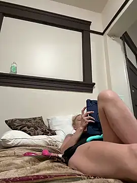 Snapshot of SunnyRays69 chatting on 09/24/25, 12:52 SunnyRays69 online show from 09/24/25, 12:52