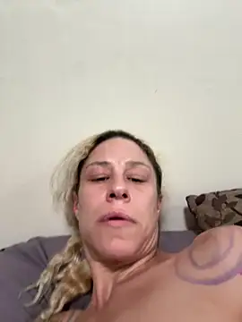 Snapshot of SunnyRays69 chatting on 11/19/25, 08:31 SunnyRays69 online show from 11/19/25, 08:31