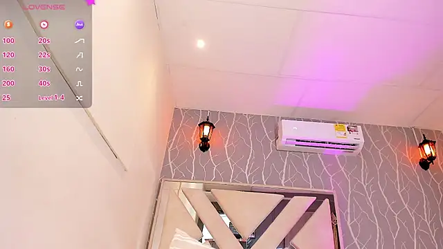 Snapshot of vanessa_guzman2 chatting on 02/21/25, 06:48 vanessa guzman2 online show from 02/21/25, 06:48