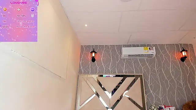 Snapshot of vanessa_guzman2 chatting on 03/20/25, 12:32 vanessa guzman2 online show from 03/20/25, 12:32