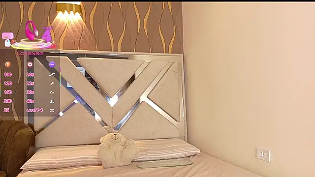 Snapshot of vanessa_guzman2 chatting on 09/14/25, 01:21 vanessa guzman2 online show from 09/14/25, 01:21