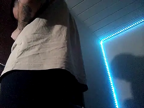 Snapshot of KeptupHack chatting on 11/24/25, 11:21 KeptupHack online show from 11/24/25, 11:21