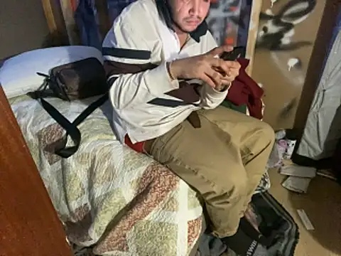 Snapshot of KeptupHack chatting on 12/15/25, 05:34 KeptupHack online show from 12/15/25, 05:34