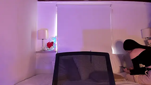 Snapshot of _ashleymiller chatting on 03/08/25, 07:20 ashleymiller online show from 03/08/25, 07:20