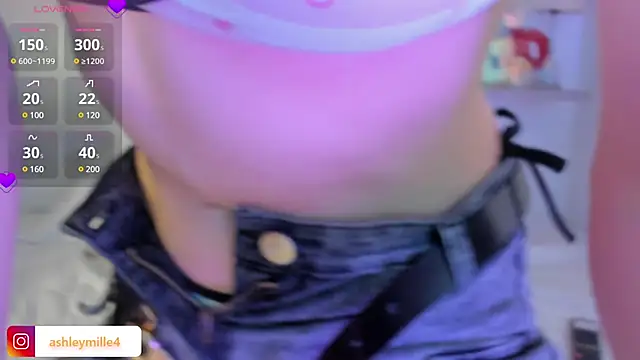 Snapshot of _ashleymiller chatting on 03/11/25, 10:20 ashleymiller online show from 03/11/25, 10:20