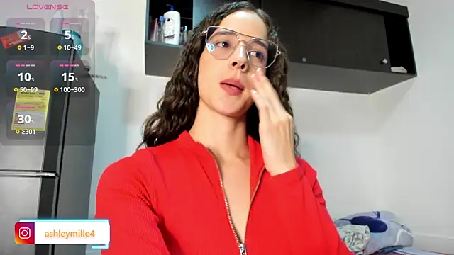 Snapshot of _ashleymiller chatting on 11/24/25, 07:13 ashleymiller online show from 11/24/25, 07:13