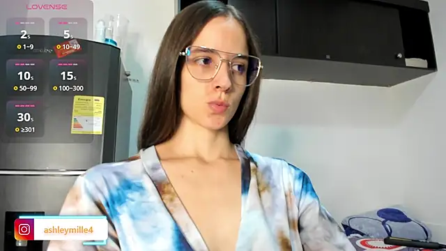 Snapshot of _ashleymiller chatting on 11/28/25, 07:05 ashleymiller online show from 11/28/25, 07:05