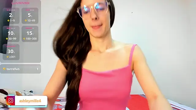 Snapshot of _ashleymiller chatting on 12/22/25, 07:11 ashleymiller online show from 12/22/25, 07:11