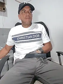 Snapshot of latinmartin73 chatting on 05/04/26, 01:34 latinmartin73 online show from 05/04/26, 01:34