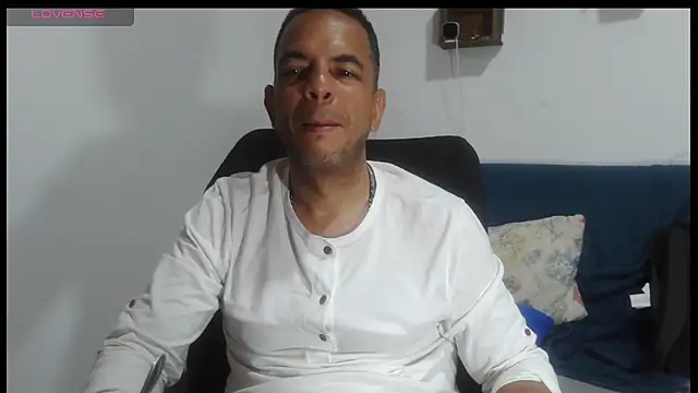 Snapshot of latinmartin73 chatting on 05/10/26, 05:12 latinmartin73 online show from 05/10/26, 05:12