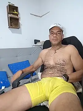 Snapshot of latinmartin73 chatting on 05/27/26, 01:57 latinmartin73 online show from 05/27/26, 01:57