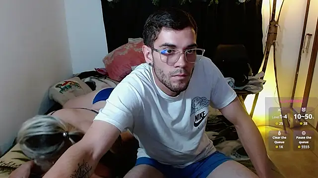 Snapshot of sussy-leohot chatting on 11/15/25, 04:54 sussy-leohot online show from 11/15/25, 04:54