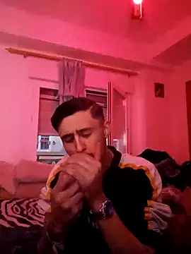 jovenestraviesos online show from 03/17/25, 06:21