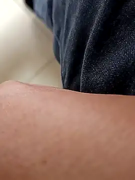 huzi518 online show from 11/24/25, 08:47