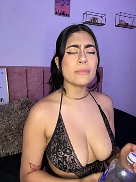 miakhalifaaa  online show from 10/10/25, 09:47